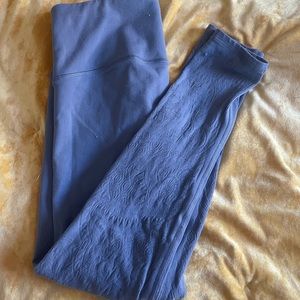 Lululemon gray mesh 3/4 leggings